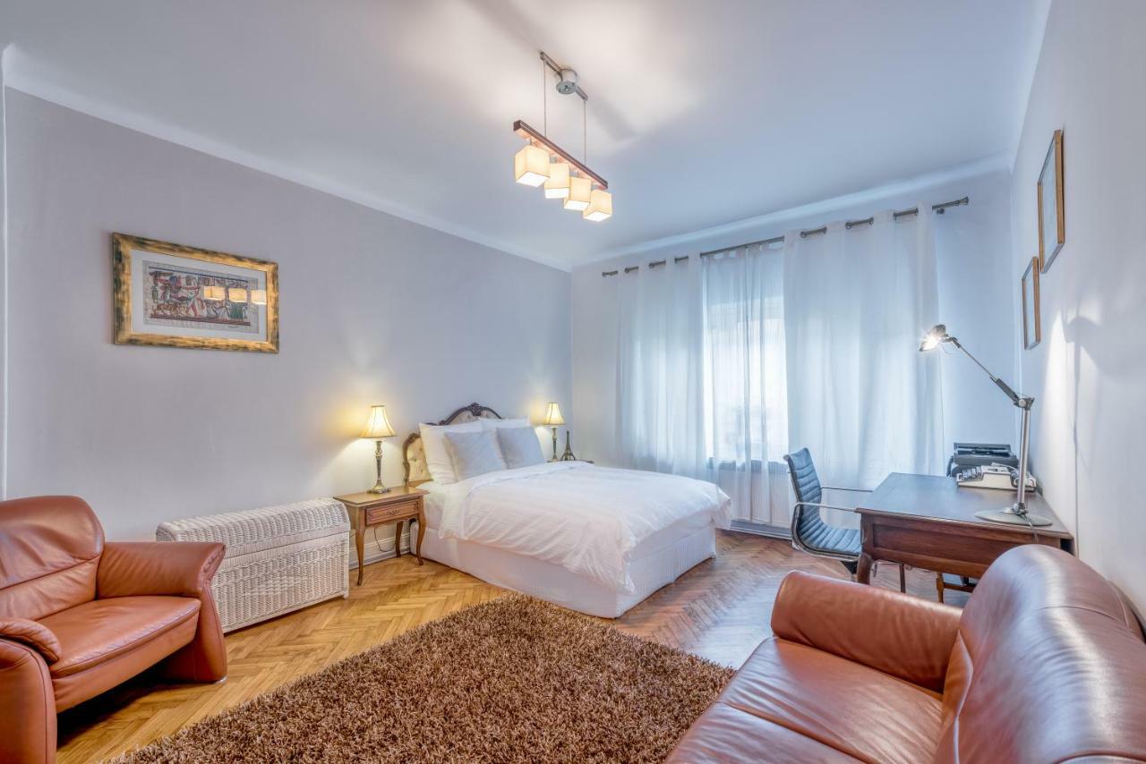 Premium Nearby Old Town Apartment *
